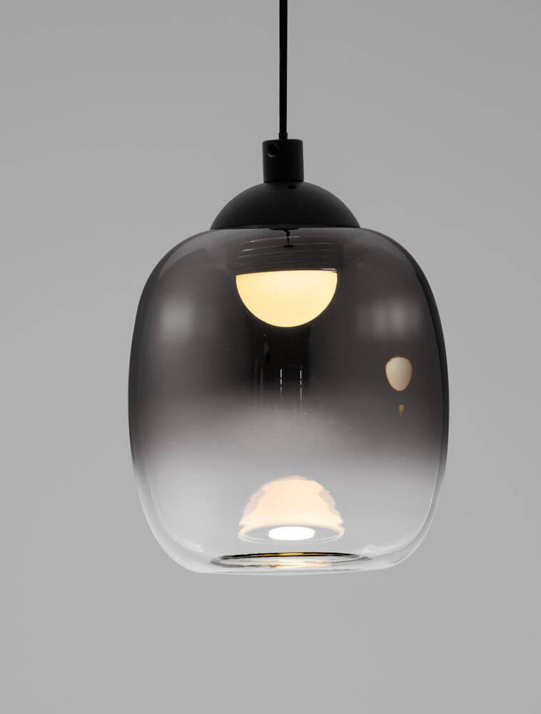 Kita LED Pendelleuchte Ø 10cm 3000K Schwarz, Rauch mit mattem Aluminium und rauchfarbenem Glas.