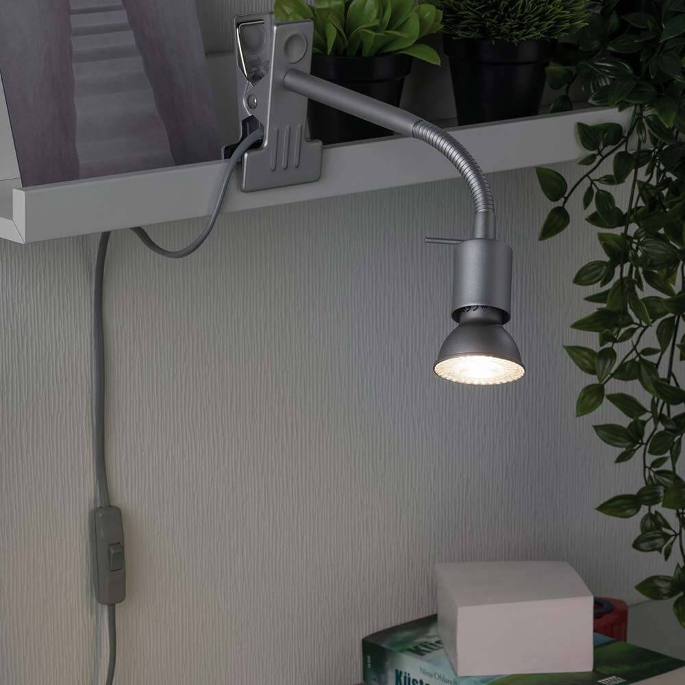 Klemmspot Finja GU10 Chrom, flexible Leselampe mit Schnurschalter, ideal zur Akzentbeleuchtung von Bildern.