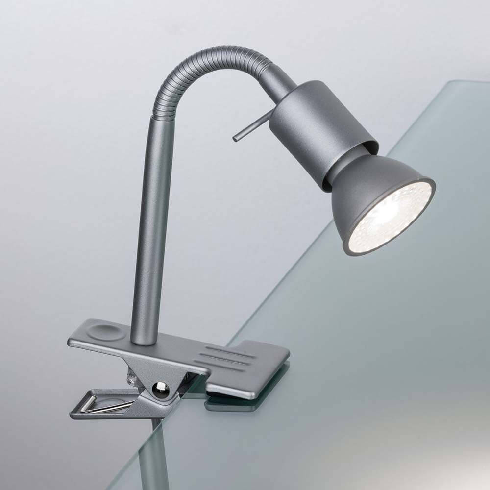 Klemmspot Finja GU10 in Chrom, flexibel an Möbeln befestigbare Leseleuchte mit Schnurschalter.