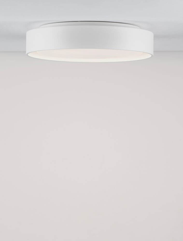 Koi LED Deckenleuchte Ø 48cm 3000K in weißer Ausführung, runde Deckenlampe mit warmweißem Licht.