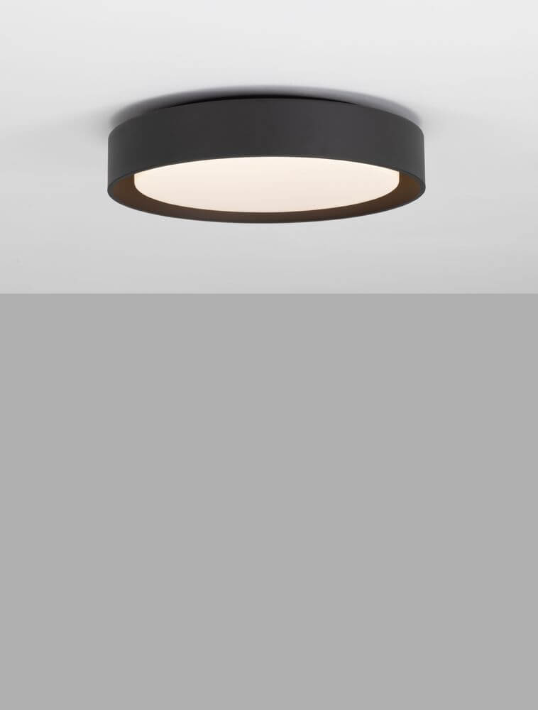Koi LED Deckenleuchte Ø 48cm 3000K in runder schwarzer Metall-Schale, warmweißes Licht, modern und schick.