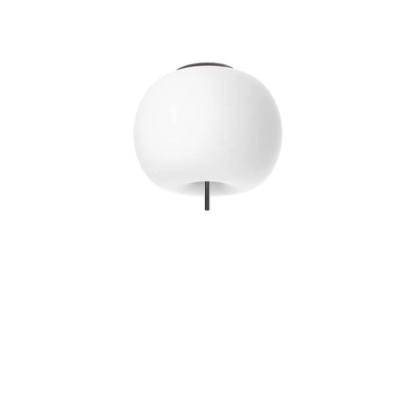 Kundalini Opalglas Deckenlampe Kushi Ø 16cm mit runder Form und organischem Design in Weiß.