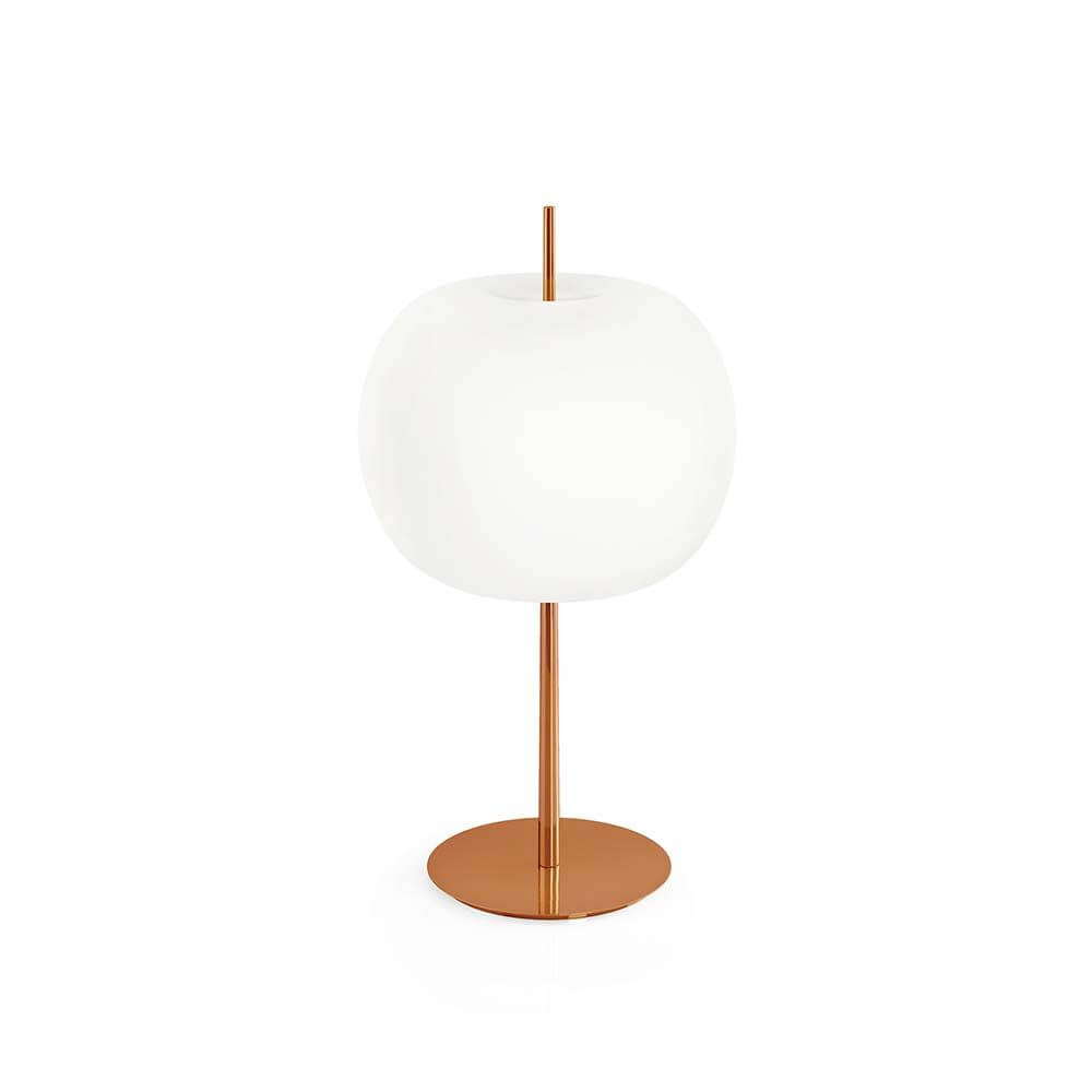 Kundalini Opalglas Tischleuchte Kushi XL 61cm mit Dimmer auf einem eleganten Sockel in Kupferoptik.