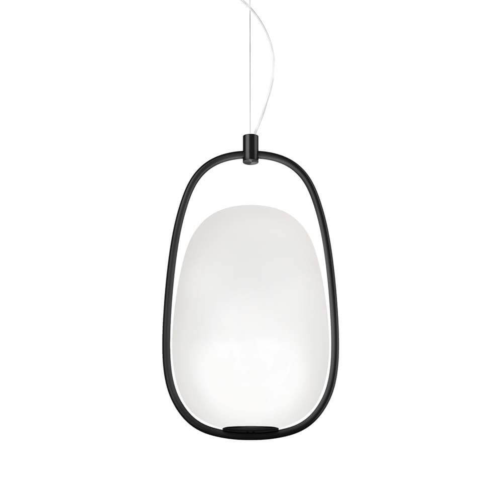 Kundalini Pendellampe Lanna Ø 22cm H 40cm Opalglas in modernem Design mit schwarzem Metallrahmen.