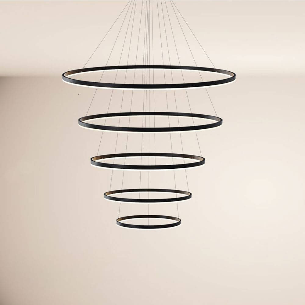 s.luce LED Ring Pendellampa 5-ljuskällor centralt - modernt, elegant ljusdesign med fem skivformade lampor.