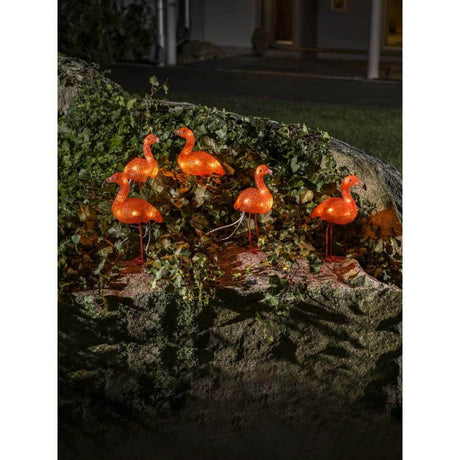 LED Acryl Flamingos 5er-Set 40 bernsteinfarbene Dioden IP44 auf Stein mit Pflanzen