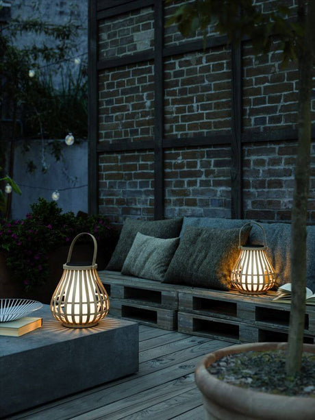 LED Akkuleuchte Leo Solar IP44 für Garten, Terrasse und Balkon, kabellos mit Griff und Bambusholz