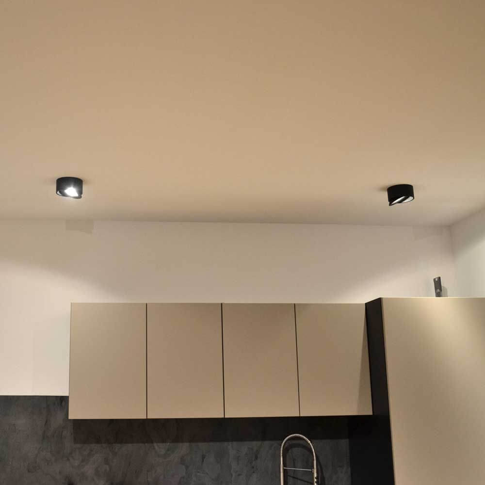 Spot LED à poser orientable et à intensité variable