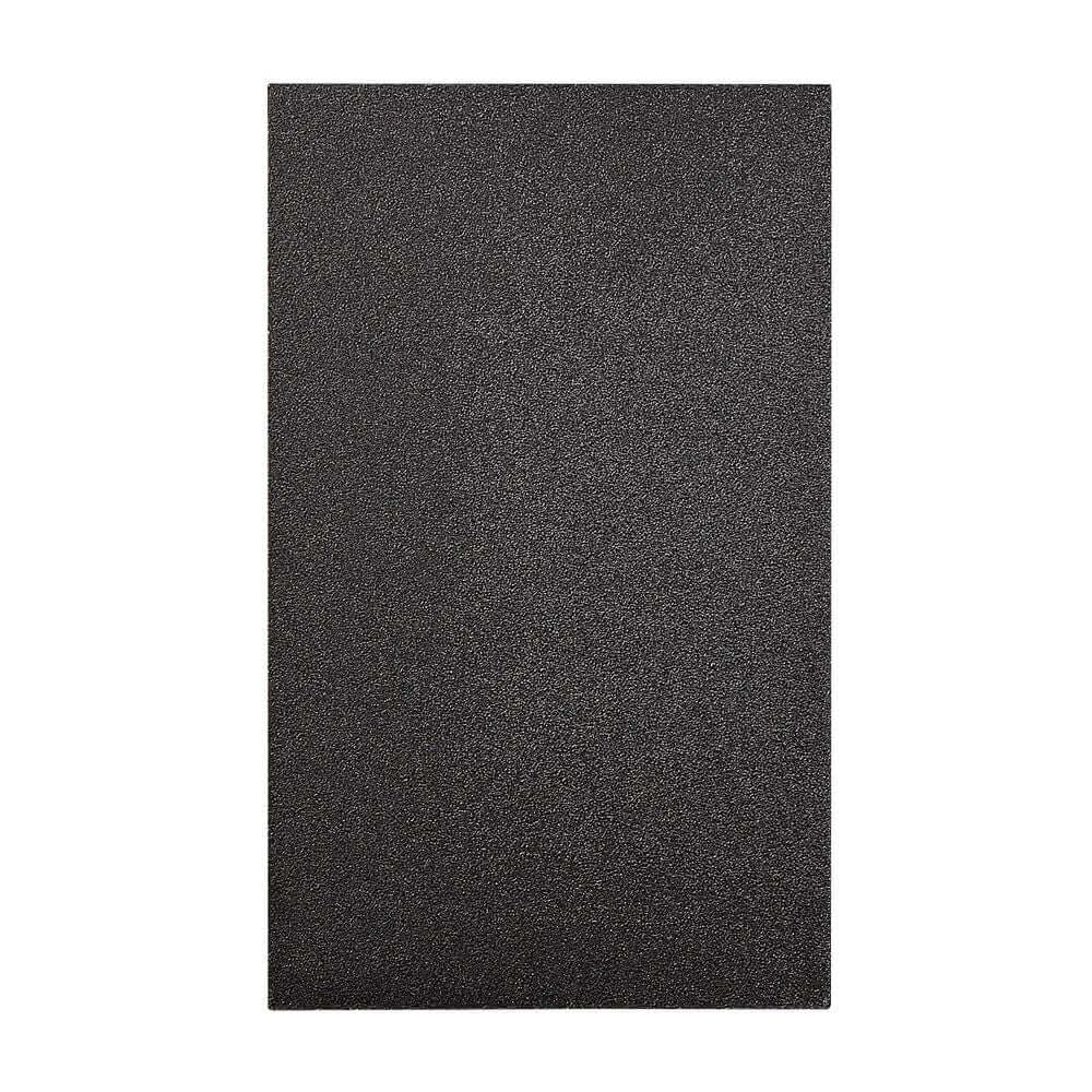 LED Außenwandlampe Asbol Kubi IP44 auf schwarzem Hintergrund, minimalistische Wandleuchte für Innen- und Außenbereich.
