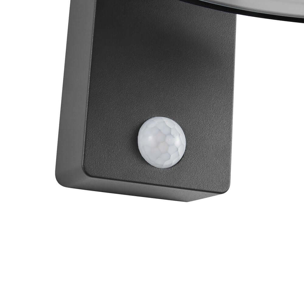 LED Außenwandlampe Justina Solar IP44 mit Bewegungsmelder für eine automatische Lichtsteuerung.