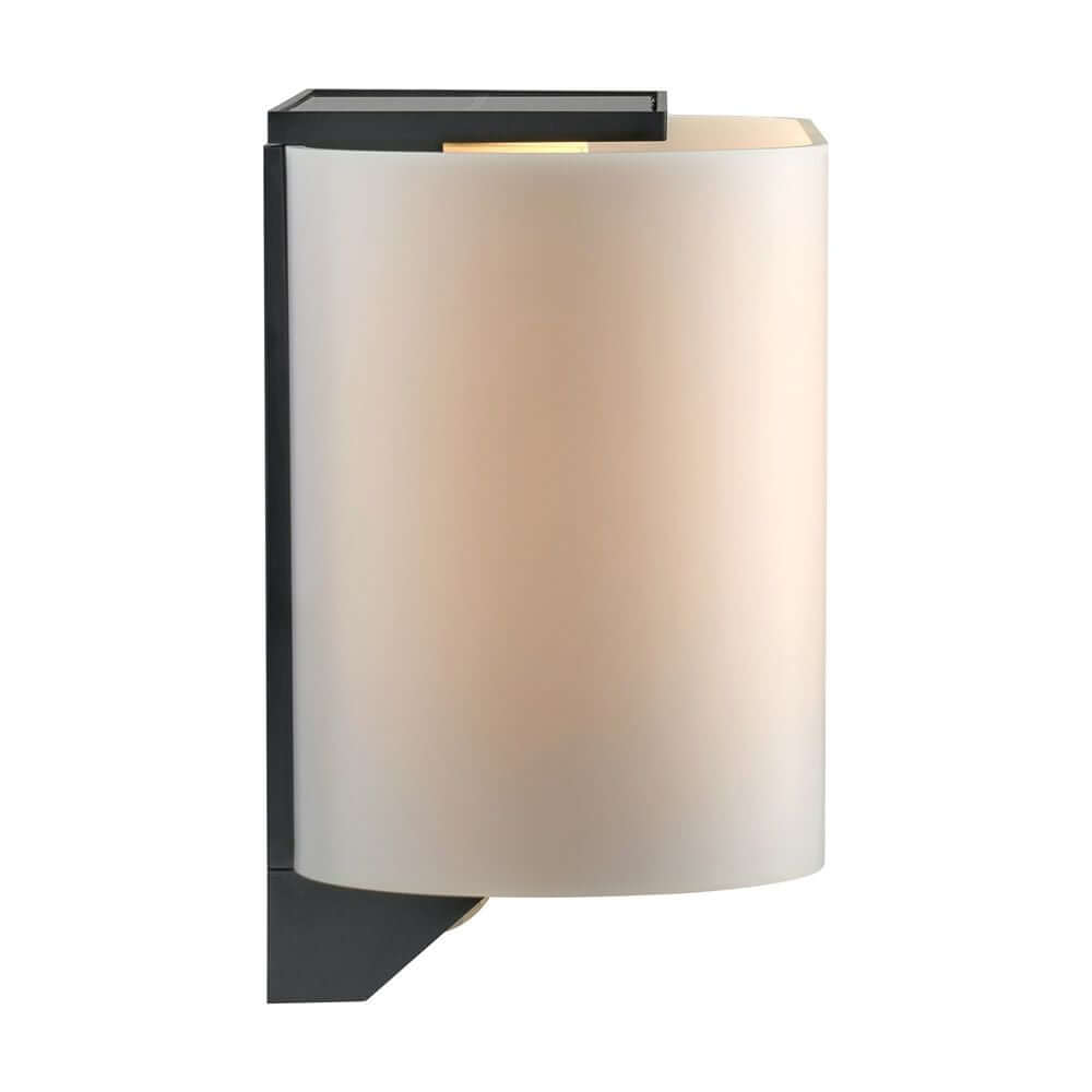 LED Außenwandlampe Piola IP44 mit modernem und geschwungenem Design in Schwarz und Weiß.
