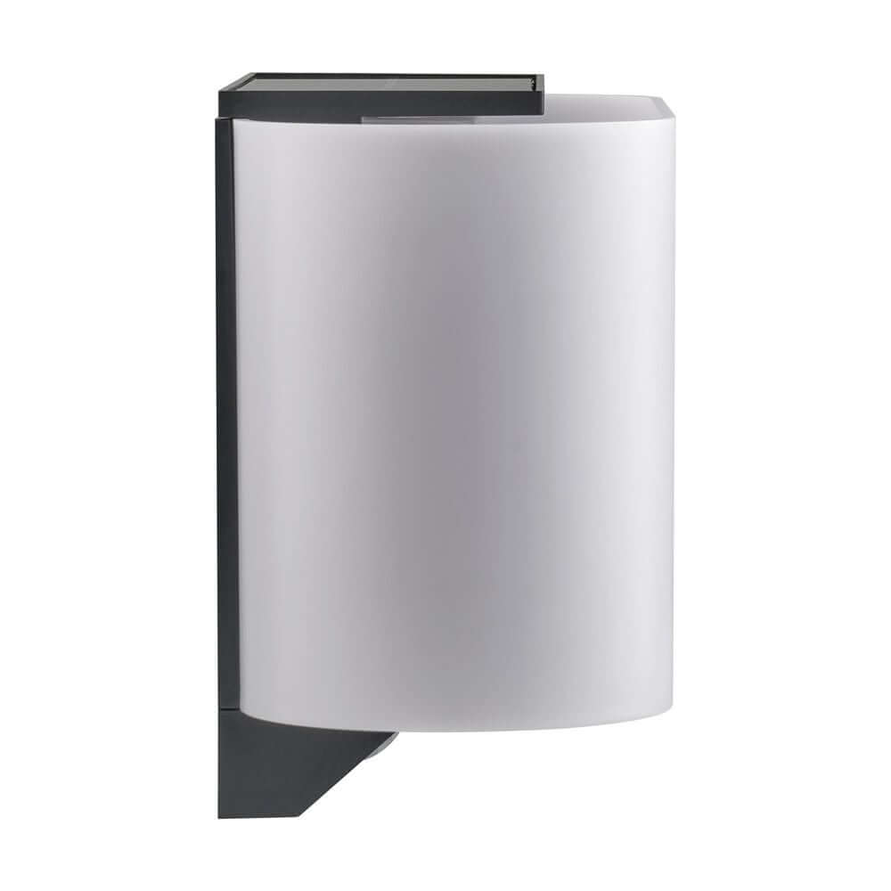 LED Außenwandlampe Piola IP44 in modernem Design, ideal für Außenbereiche und Bewegungsmelder.