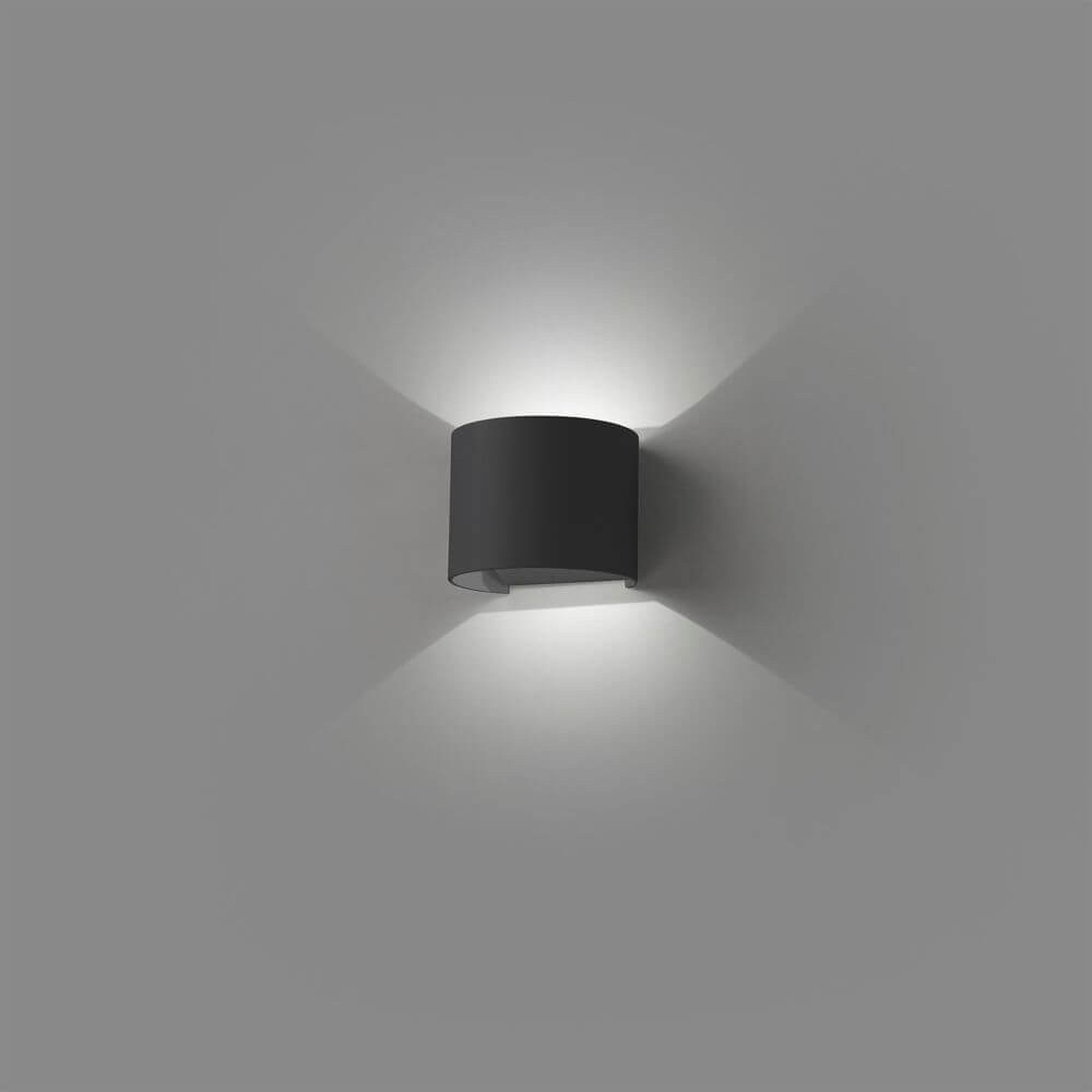 LED Außenwandlampe SUNSET 2x3W 3000K IP54 Dunkelgrau an der Wand montiert mit sanftem Licht.