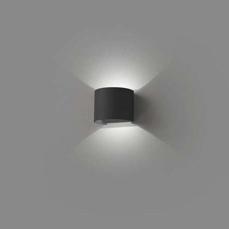 LED Außenwandlampe SUNSET 2x3W 3000K IP54 Dunkelgrau an der Wand montiert mit sanftem Licht.