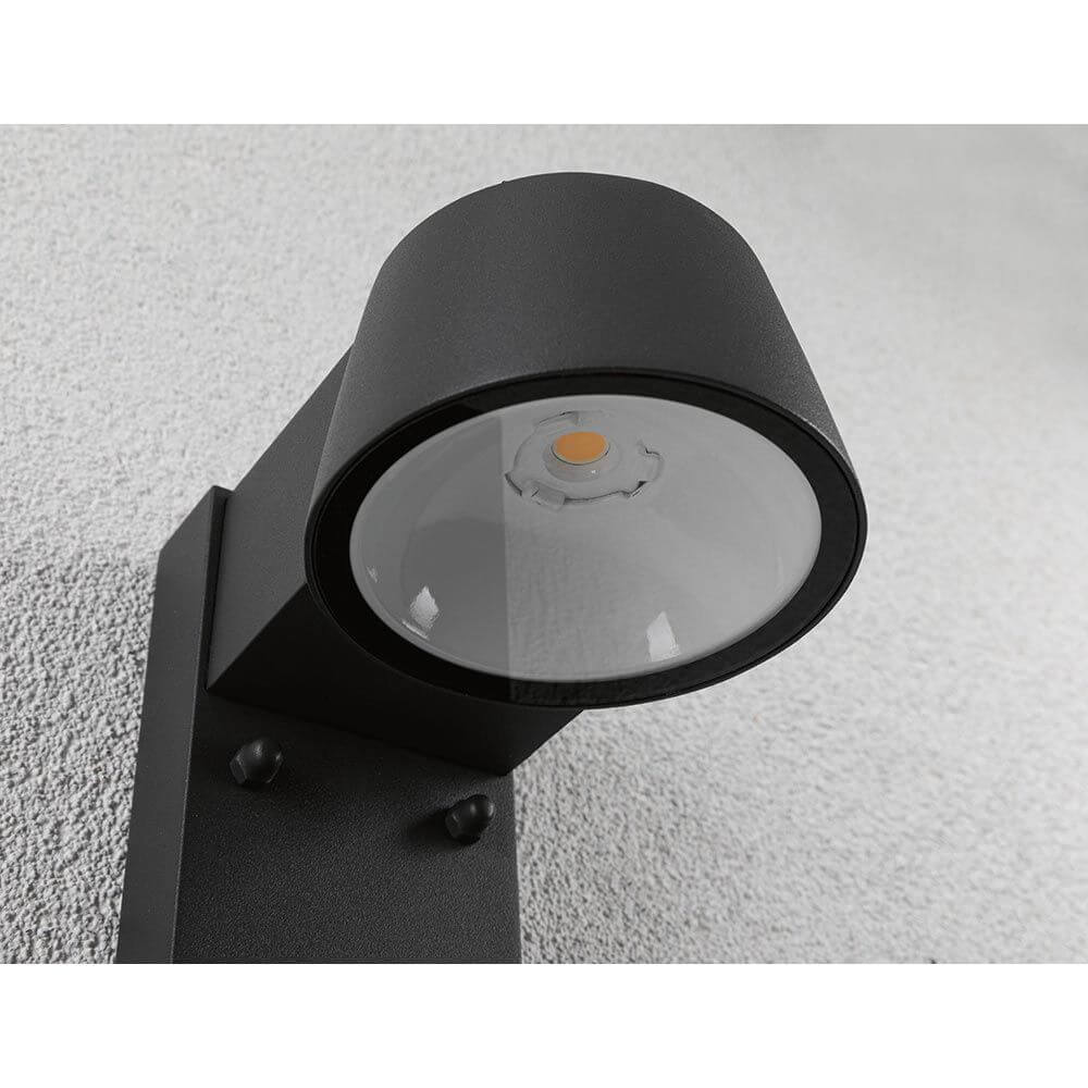 LED Außen Wandleuchte Capea Anthrazit mit Bewegungssensor, elegantes Design und hochwertige Verarbeitung.