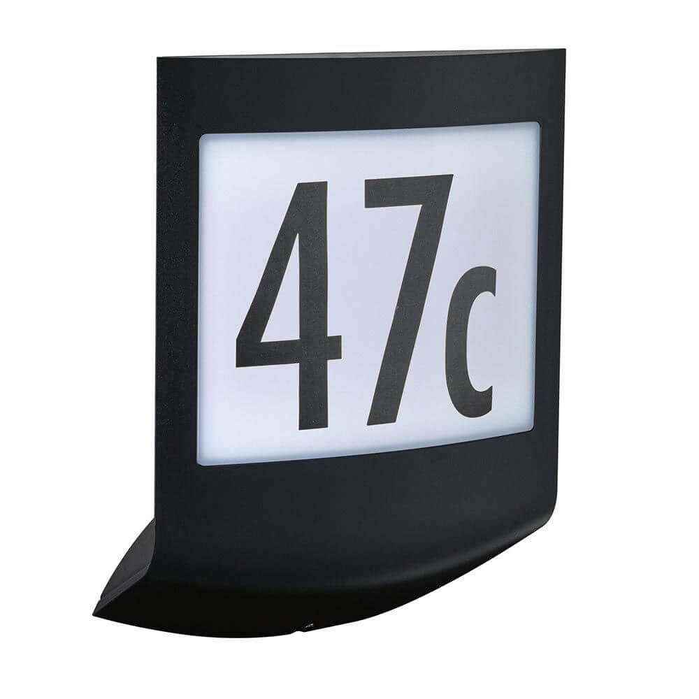 Moderne LED Hausnummernleuchte Padea mit Nummer 47c, ideal für Außenbereiche, IP44 wasserfest.