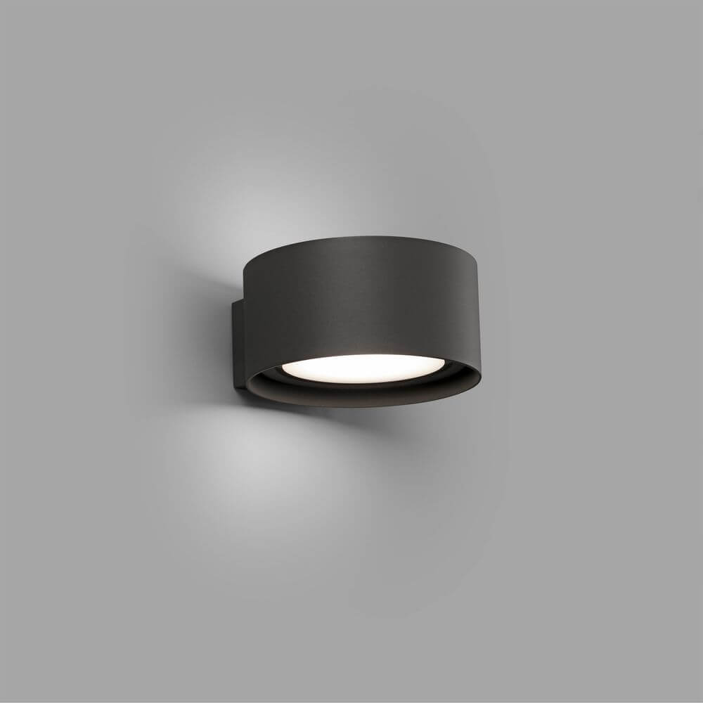 LED Außenwandleuchte QUART IP54 Dunkelgrau an grauer Wand