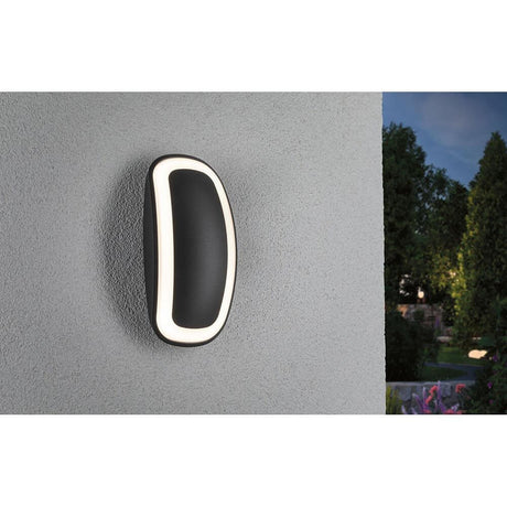 LED Außenwandleuchte Signea Anthrazit Aluminium an einer Außenwand, blendfreies Licht und modernes Design.