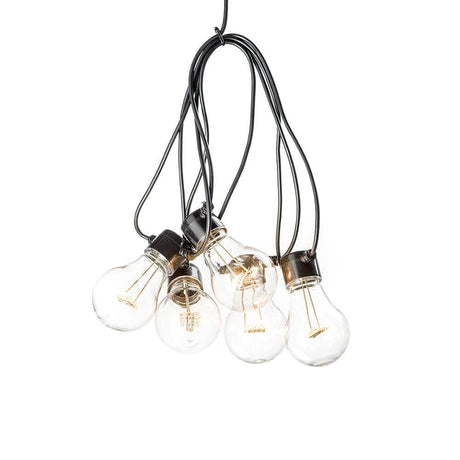 LED Biergartenketting 20er helder 160 amberkleurige diodes 24V met een groep gloeilampen.