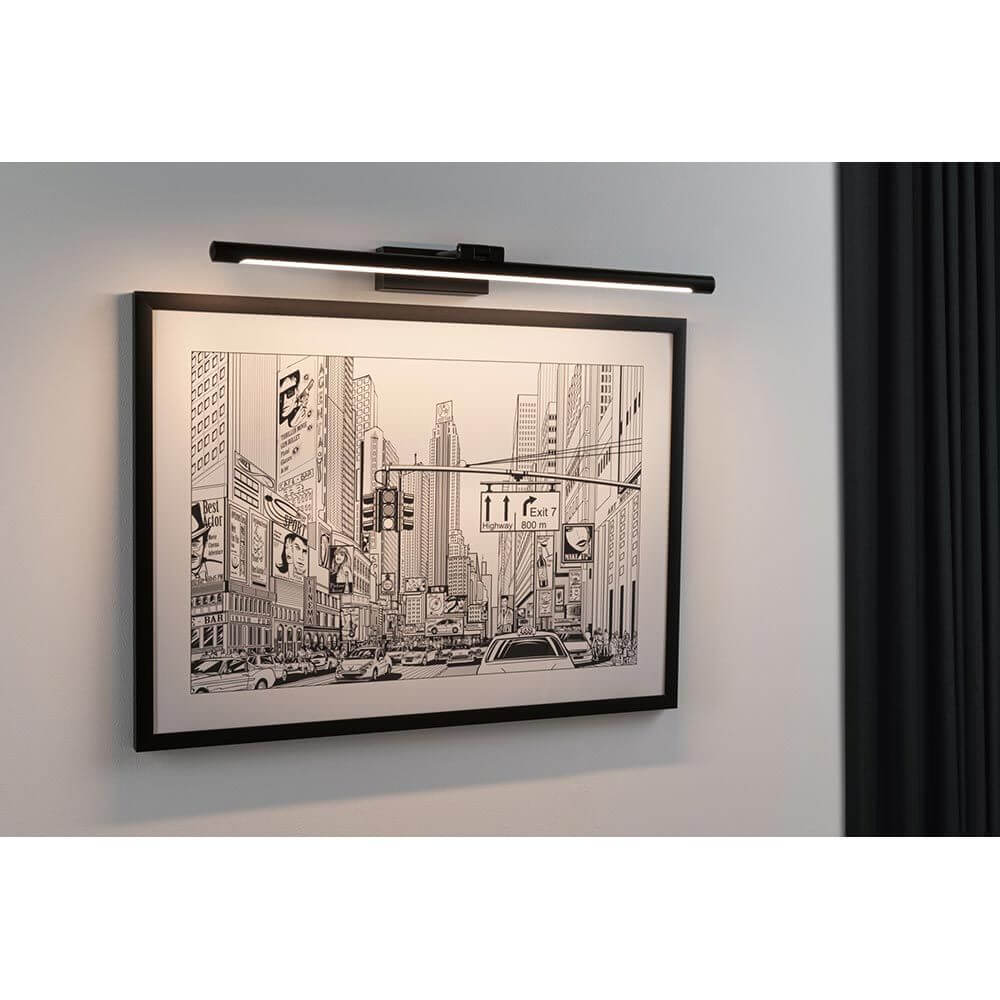 LED Spiegel- & Bilderleuchte Mingo IP65 Schwarz über schwarz gerahmtem Bild, 61.5 cm Länge, 120° Ausstrahlwinkel, verstellbares Gelenk, Wandmontage