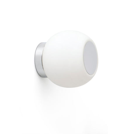 LED Decken- & Wandleuchte Moy 4W 3000K IP44 Chrom, Weiß an der Wand montiert.