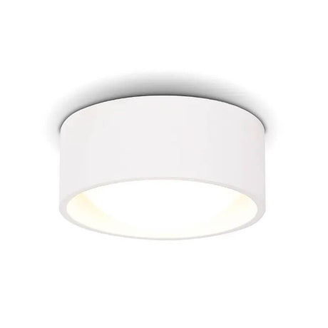 LED Decken-Aufbaulampe Kodak I IP44 in schlichte Rundform mit weißem Metallrahmen und sanftem Licht.