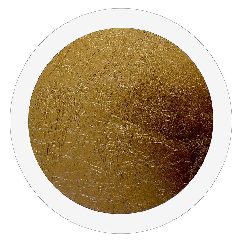 Detailansicht der goldfarbenen Oberfläche der LED Deckenlampe Moon Ø 50cm in glänzendem Finish.