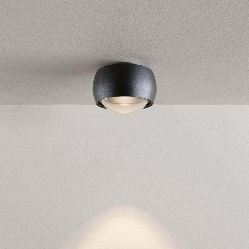 s.luce Beam LED Deckenleuchte mit Linse, 8cm Durchmesser, schlichte Eleganz und sanftes Licht für stilvolle Räume.