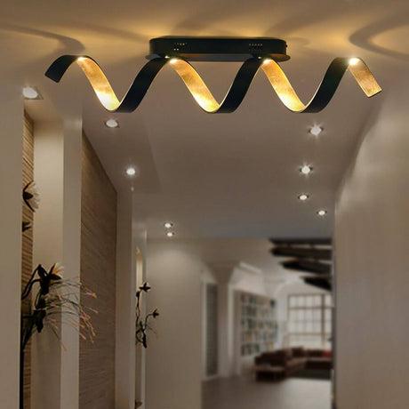 LED Deckenleuchte Helix Goldfarben, Schwarz in einem modernen Raumdesign
