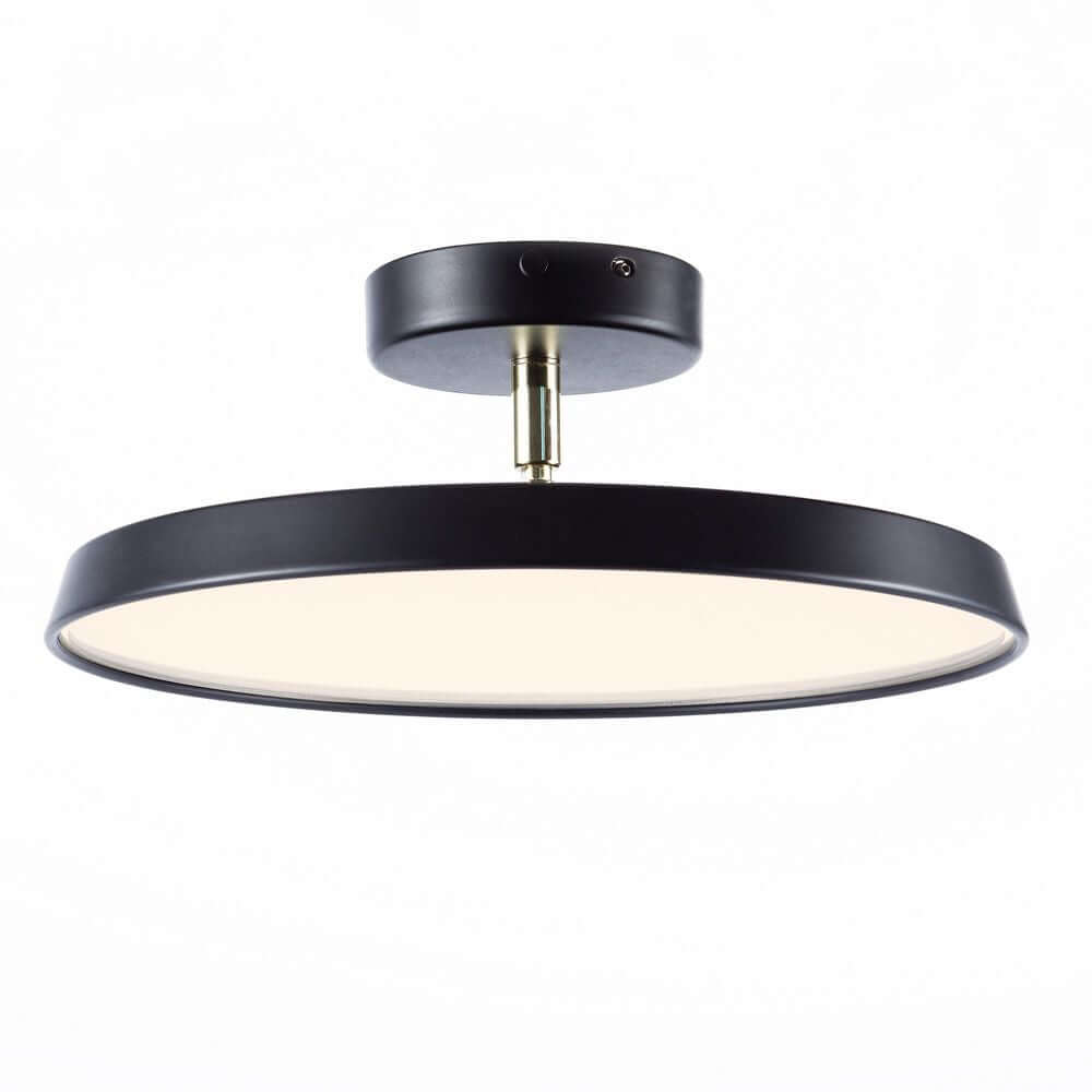 LED Deckenleuchte Kaito 2 Pro 30 in modernem, klarem Design mit messingschalter.