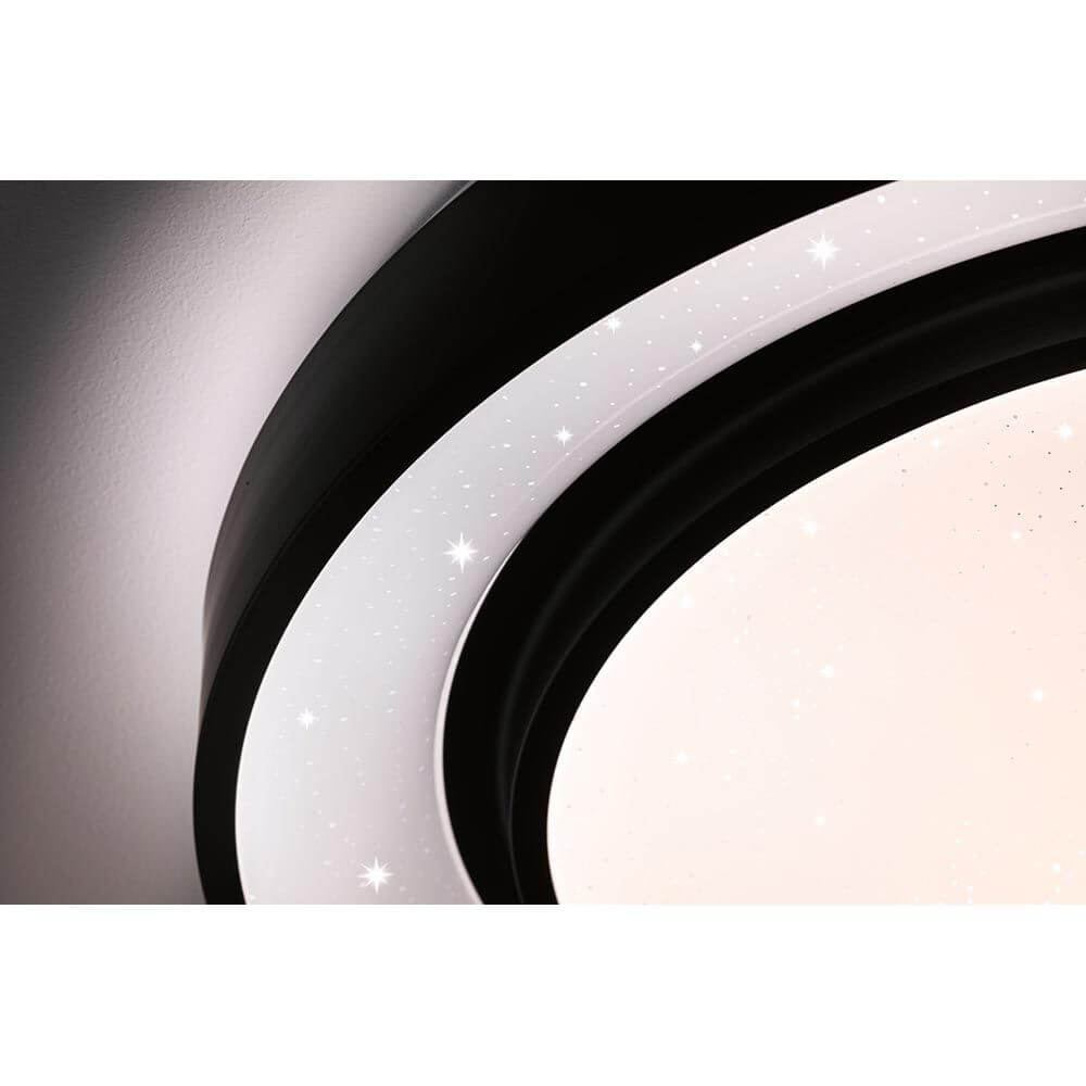 Nahaufnahme der LED Deckenleuchte Rainbow RGB Schwarz Ø 47,5cm mit Sternenhimmel-Effekt.