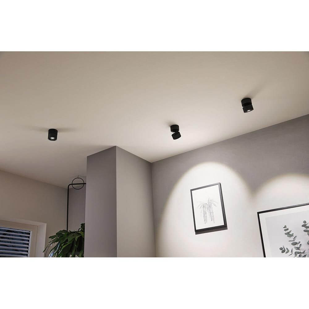 LED Decken Strahler Spircle Schwarz-Matt an der Decke mit modernem Design und flexibler Ausrichtung.