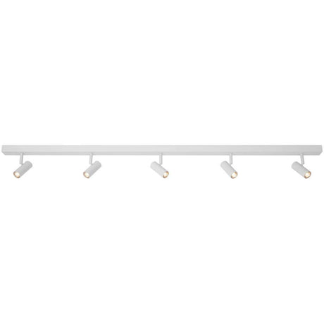 LED Deckenstrahler Omari 5-Spot in Weiß mit minimalistischen nordischen Linien und dreistufigem Dimmer.