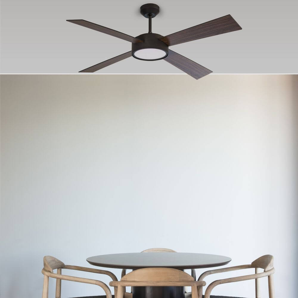 LED Deckenventilator Hydra Ø 132cm in modernem Raum über einem Tisch