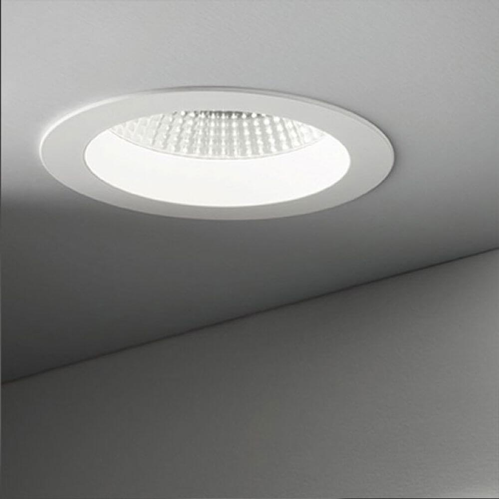 LED Downlight Accent M 30W Ø18,3cm 3000K - modernes Design und effiziente Beleuchtung für jeden Raum.