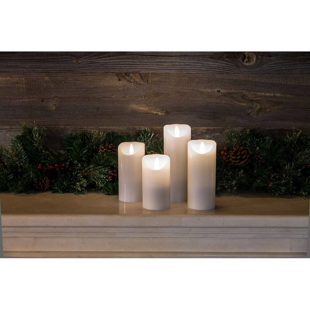 LED Echtwachskerze weiß mit 3D Flamme 20,5cm Timer Warmweiß batteriebetrieben in gemütlicher Winterdekoration.