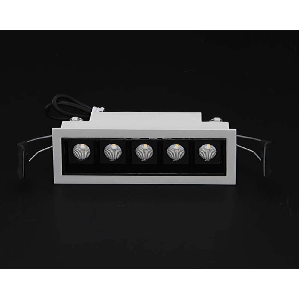 LED Einbau-Rasteleuchte Line 640lm 5x2W Warmweiß mit 5x2W Power LEDs in weiß-mattem Alu-Rahmen.