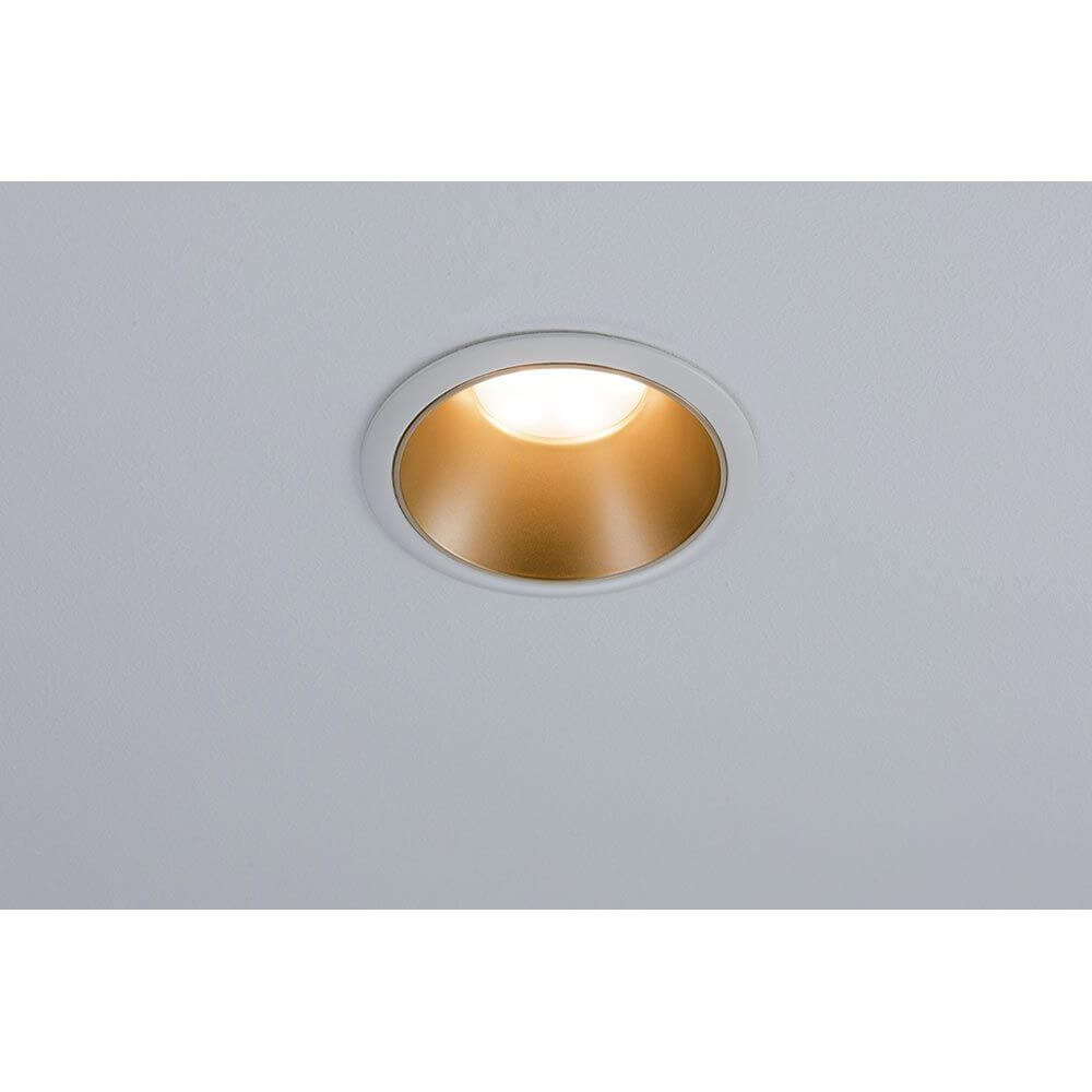 Alt Tag: LED Einbauleuchte Cole Basis-Set Rund Weiß, Gold in Decke, mattgoldene, blendfreie Beleuchtung, zurückgesetzte LED Coins
