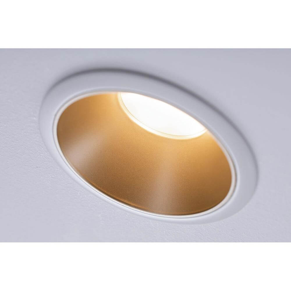 LED Einbauleuchte Cole Basis-Set Rund Weiß, Gold in Decke, matte goldene Innenfläche und blendfreie LED-Coin-Beleuchtung
