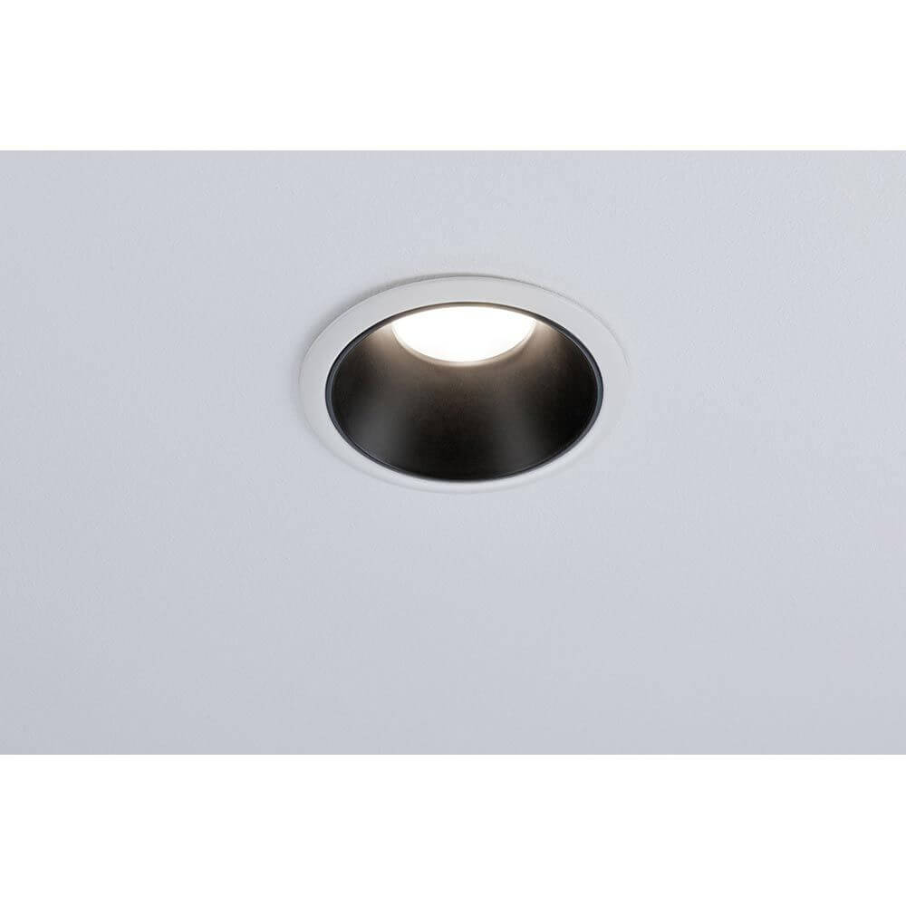 LED Einbauleuchte Cole Basis 3er-Set Weiß, Schwarz in Decke installiert, blendfreies Licht.