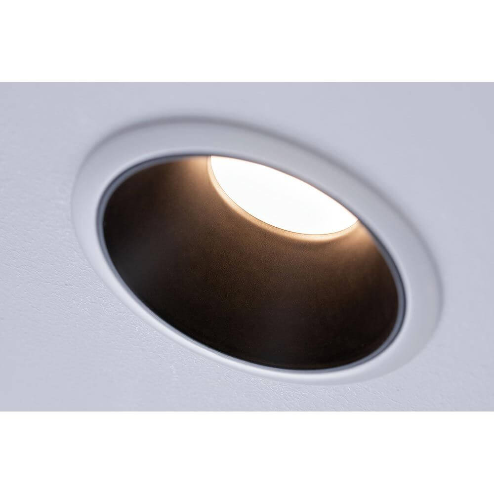 LED Einbauleuchte Cole LED Rund 8,8cm Weiß, Schwarz in abgehängter Decke mit blendfreier Beleuchtung.
