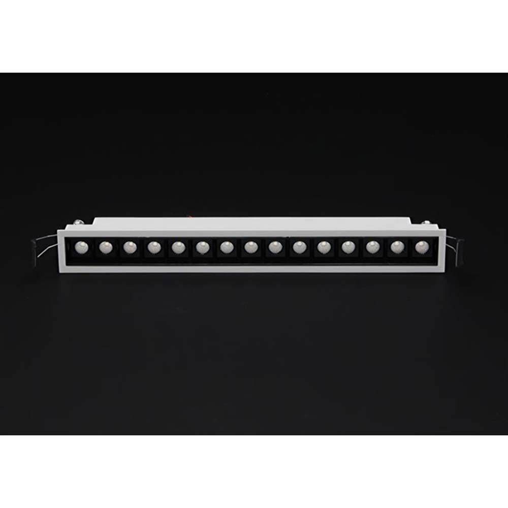 Moderne LED Raster-Einbauleuchte mit 15x2W LEDs und weißem Einbaurahmen, warm-weißes Licht in 2900K.