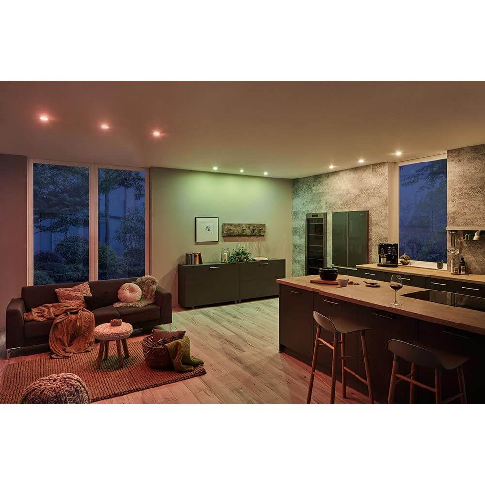 Moderne Küche mit LED Einbauleuchten in RGBW, schaffen stimmungsvolles Licht für individuelles Wohnambiente.