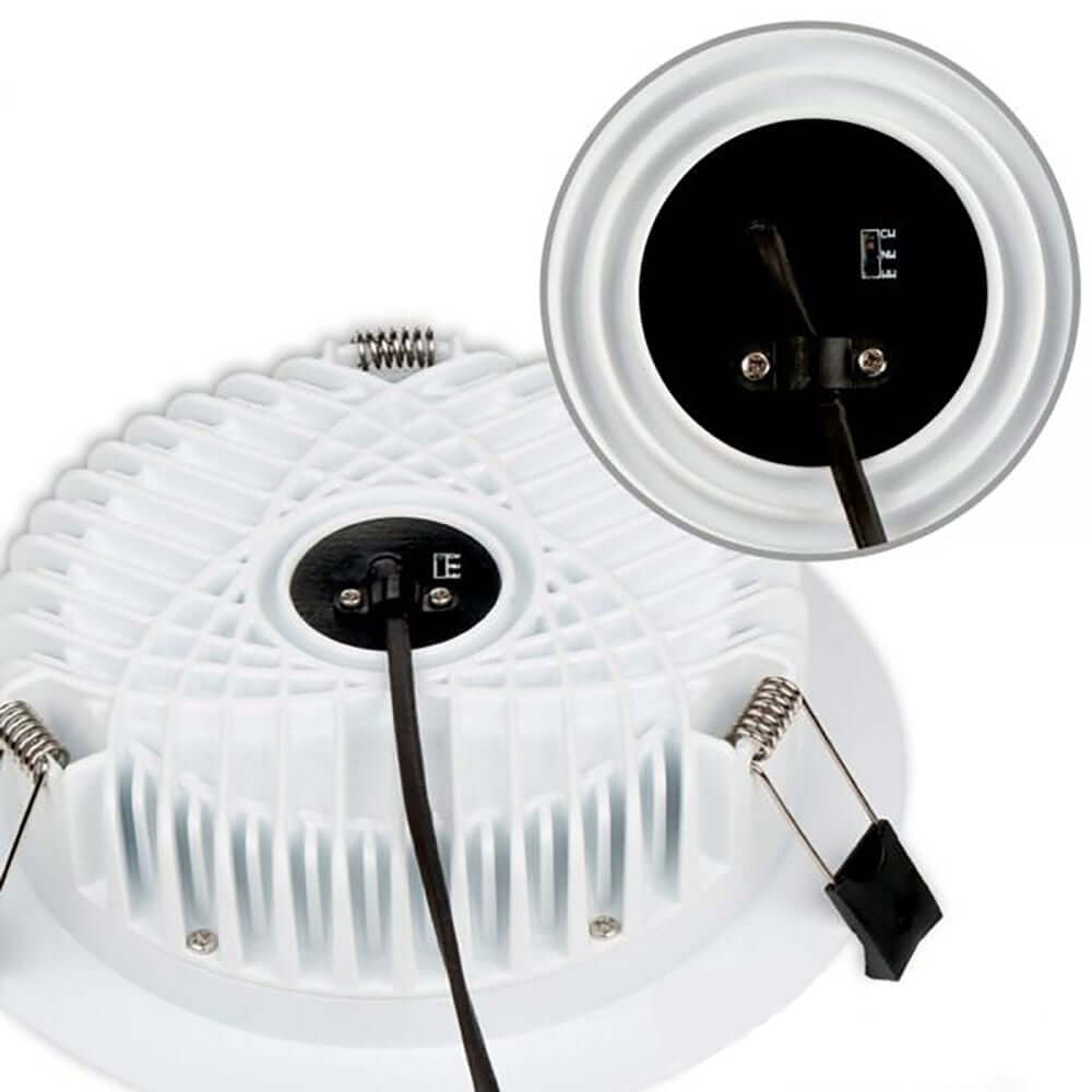 LED-Einbaustrahler Ugr<19 25W Dimmbar 3000K-4000K CRI90 mit externem Dali-Dimmnetzteil und detaillierter Rückansicht.