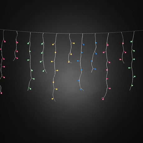 LED Eisregen Lichtervorhang mit bunten Globes 400 bunte Dioden IP44 in bunten Farben an einem schwarzen Hintergrund.