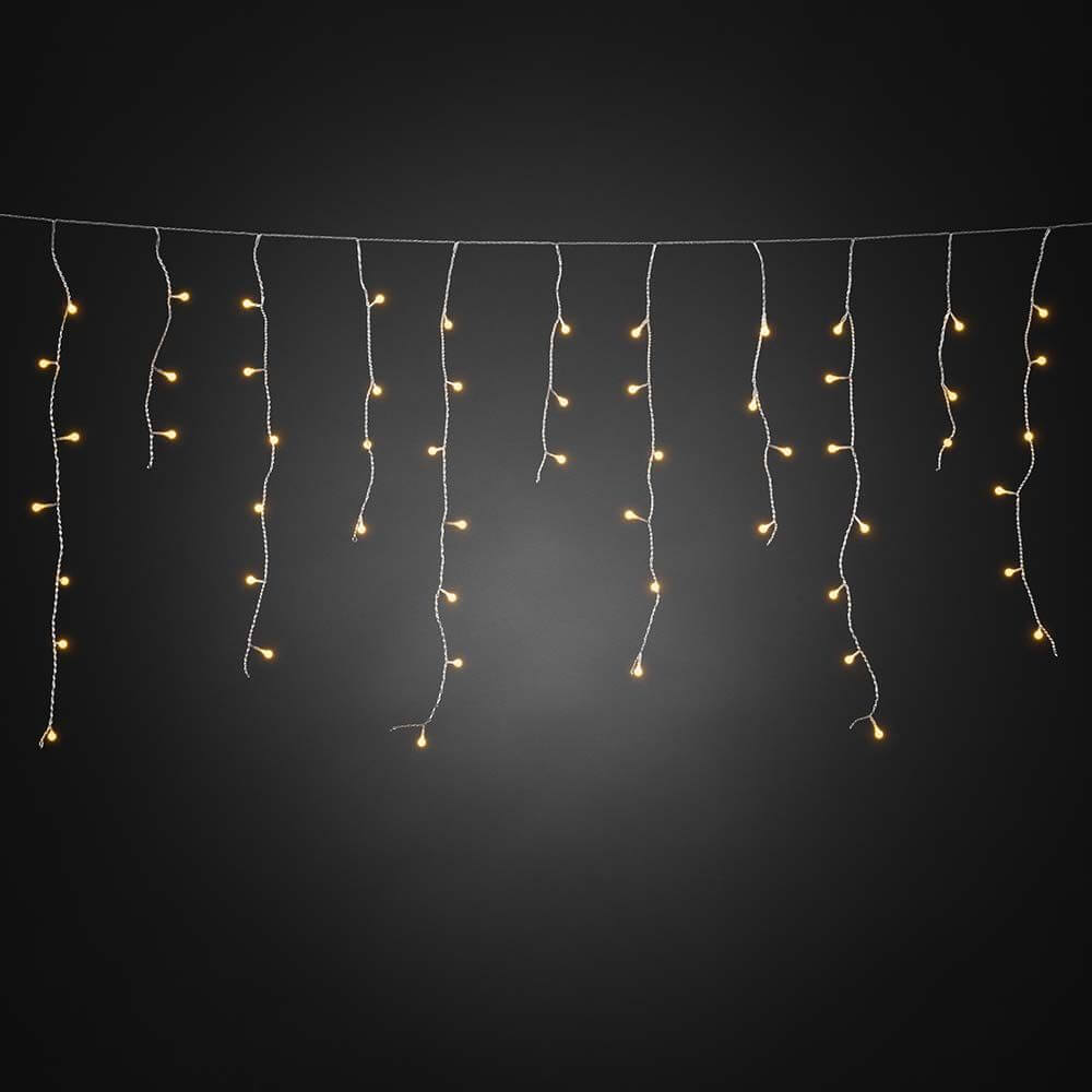 LED Eisregen Lichtervorhang 400 Globes bernsteinfarbene Diode IP44 auf einem dunklen Hintergrund.
