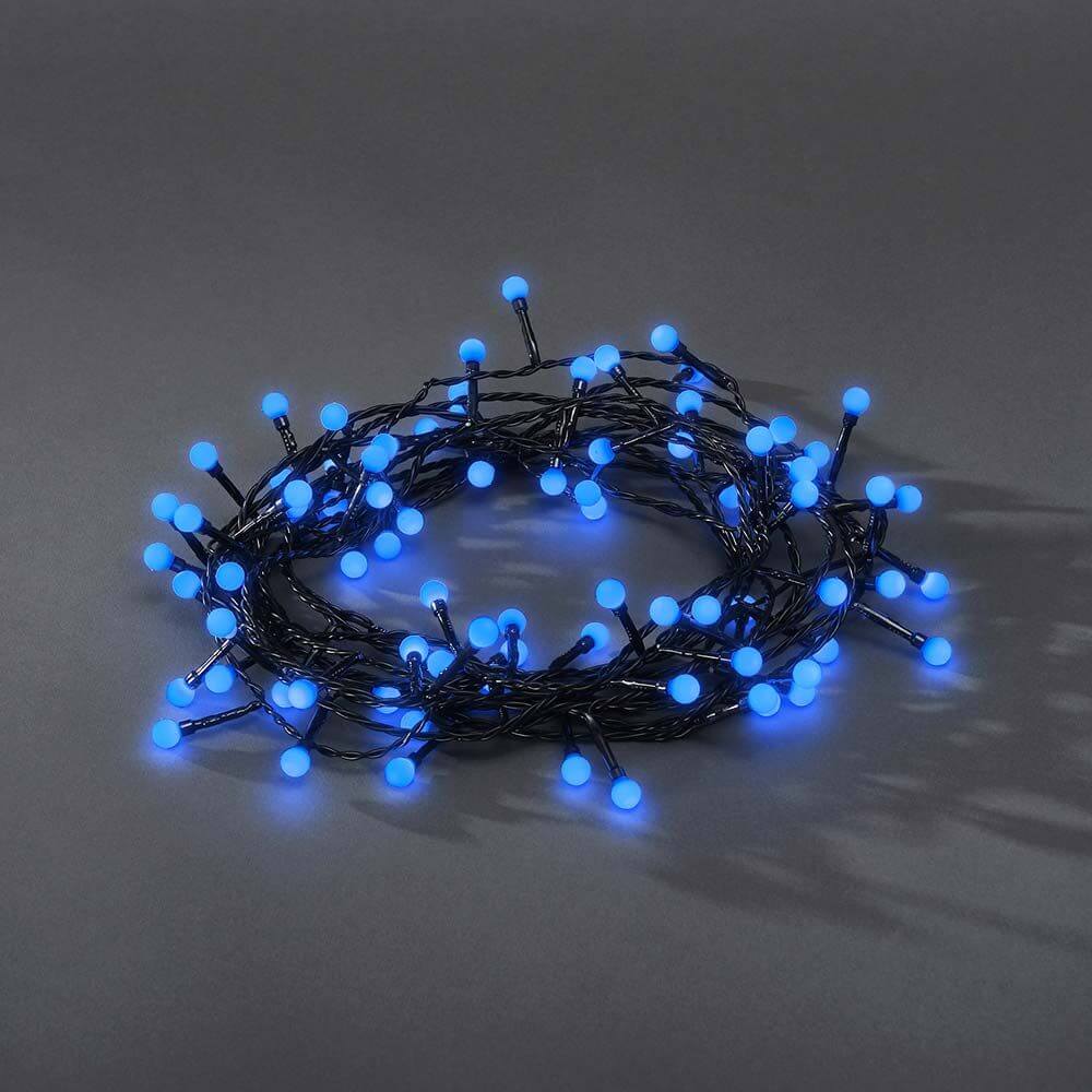 LED Globelichterkette runde Dioden 80 blaue Dioden IP44 mit leuchtenden blauen Kugeln auf schwarzem Draht.
