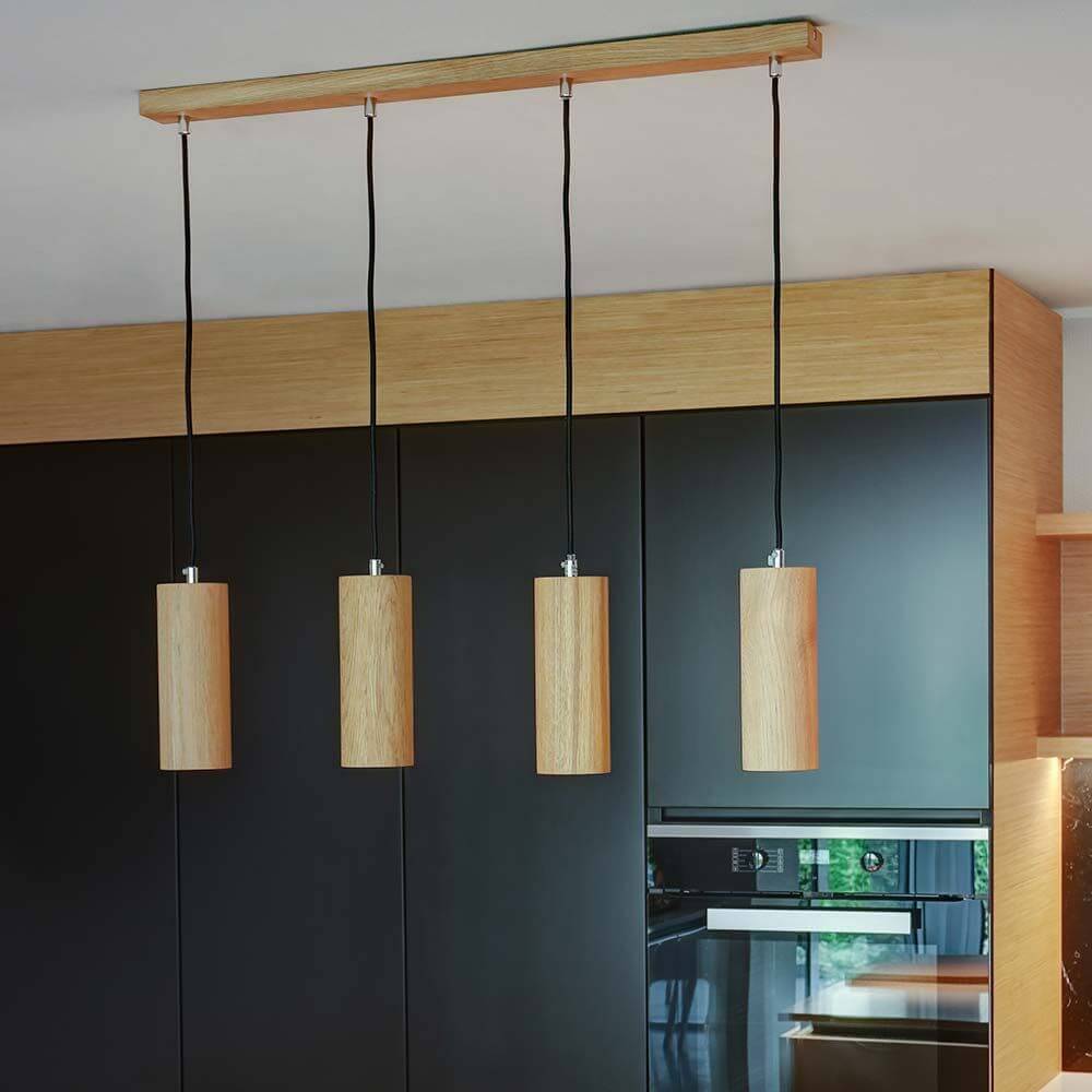 LED Hängelampe Pipe 350lm Eiche-Geölt mit drei Holzleuchten für modernes Wohndesign.