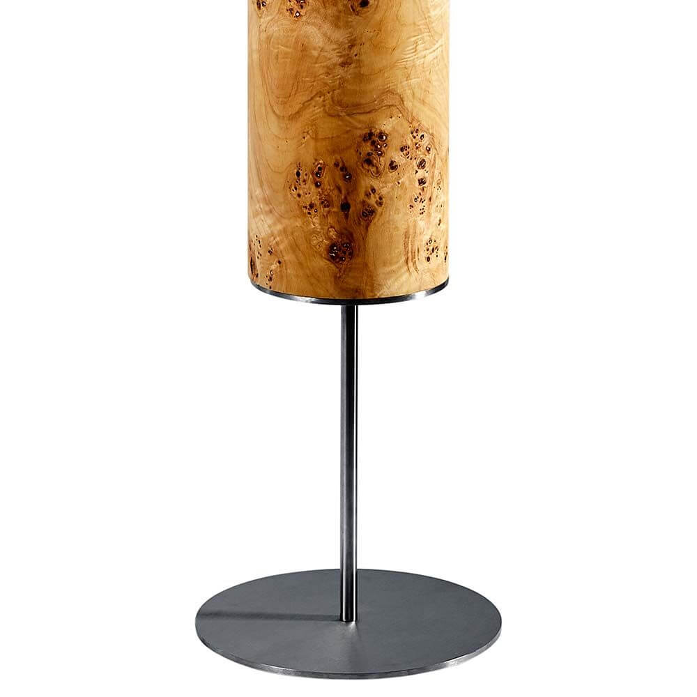 LED Holz-Stehleuchte Arbor 190cm Pappel Maser mit markantem Holzdesign und eleganter Beleuchtung.