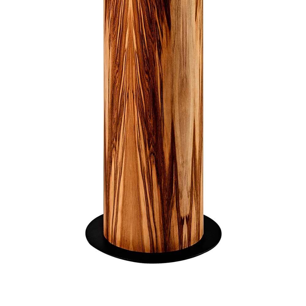 LED Holz-Stehleuchte Lucerna 160cm Satin Nussbaum - Detailansicht des Holzfußes in Nussbaum-Optik.